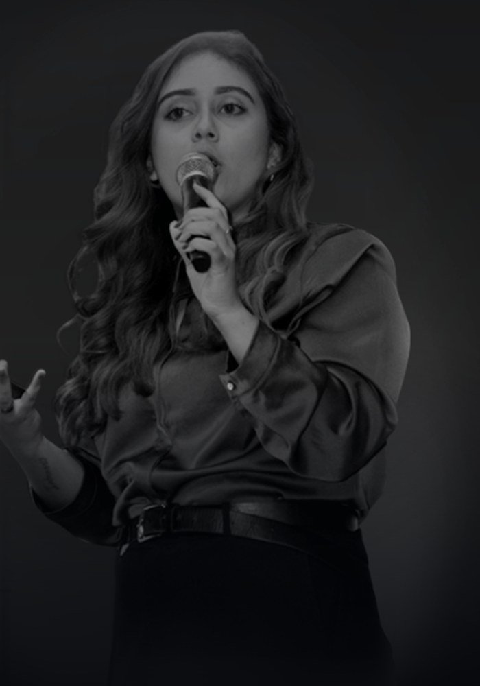 Camila Fialho palestrando